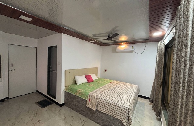 Spacious lodge with 8 bedrooms and WiFi, AC in beautiful Virar