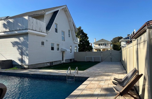 Spacious Long Beach home, steps to beach & train