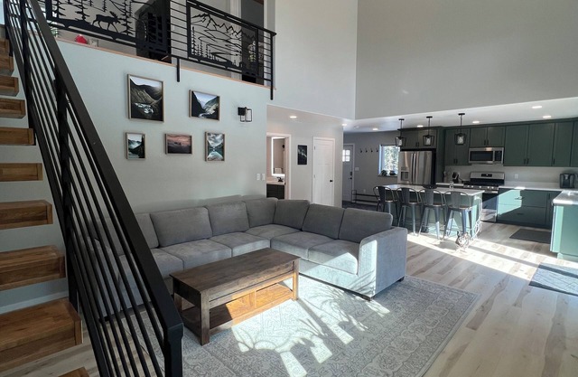 Spacious Luxury Home with Hot Tub and Aurora Views