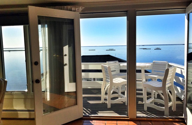 Spacious, Luxury Waterfront, Great Rates - Amazing Views, Beach Access.