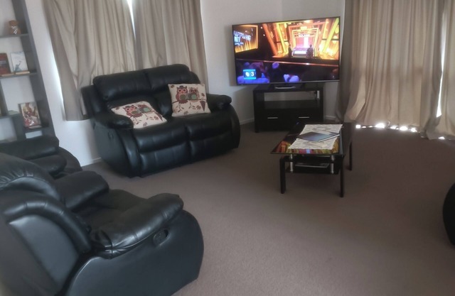 SPACIOUS METHVEN CRASH PAD