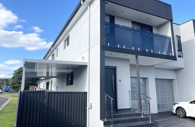 Spacious, Modern 2 En-suite Duplex w/Garage