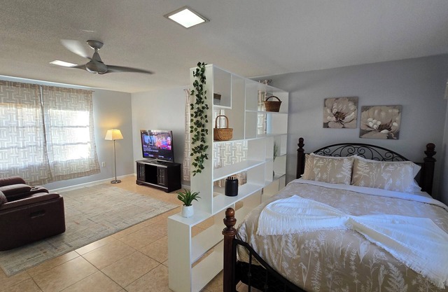 Spacious Mount Dora home w/suite & backyard oasis