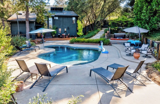 Spacious Mountain View Home - Pool, Spa, Game Room & Stunning Views [Sleeps 13]
