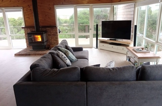 Spacious ocean view beach house - sleeps 12