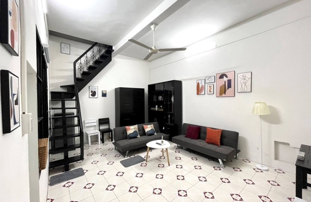 Spacious Old Quarter 2-floor Duplex apartment next to Hanoi Train cafe Street