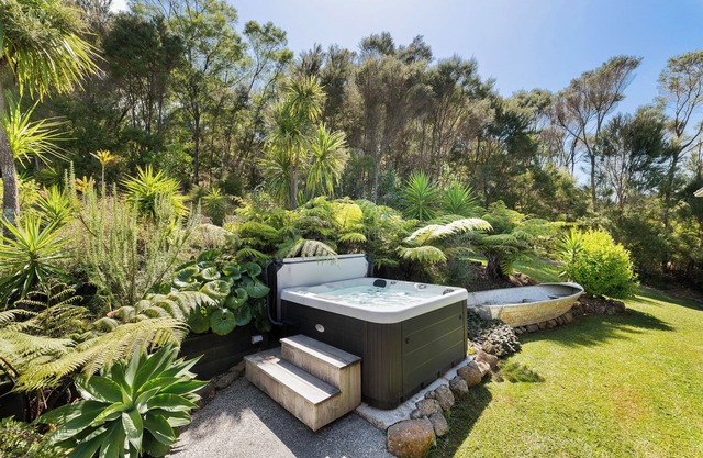Spacious Paihia Dark Sky Retreat with Spa Pool and Fireplace