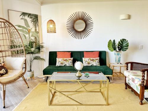 Spacious Park Views with Spa, Pool, Gym, Netflix