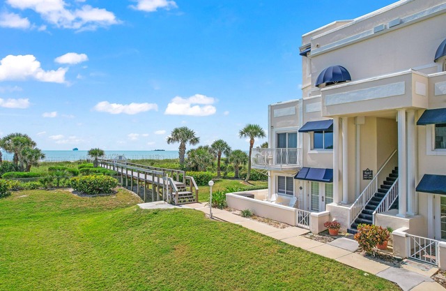 Spacious Penthouse condo on private beach. AMAZING view! Close to Port Canaveral