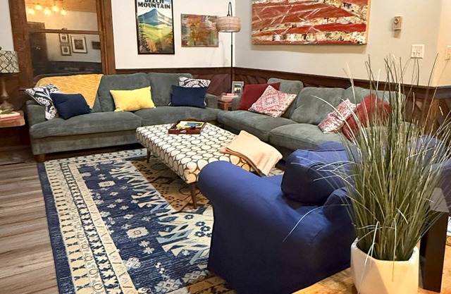 Spacious Pet friendly 5-bedroom house in fabulous Beech Mountain with WiFi.