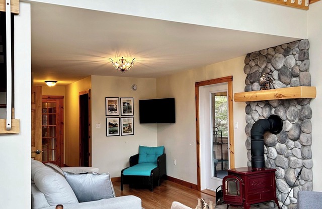 Spacious & Private home overlooking the Bras d'Or Lake. Serenity NOW!