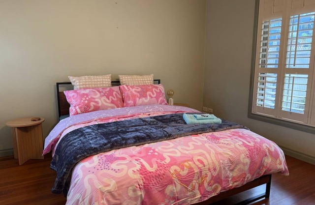 Spacious Private Room | 1min to Train | Uni Close