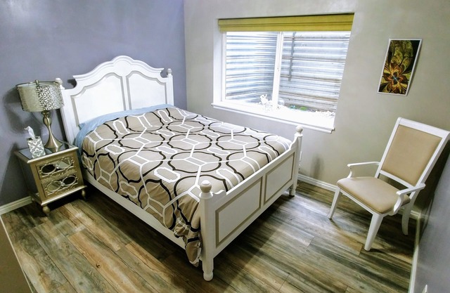 Spacious private 2bd downstairs guest apartment