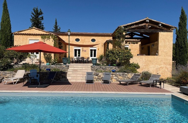 Spacious Provencal style villa with pool
