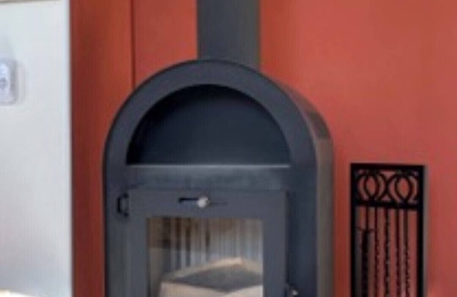 Spacious, quiet, A/C , Espresso machine, 2 queen beds, 50” Netflix TV,