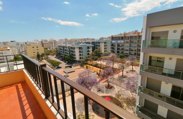 Spacious, Refurbished apartment with internet in Faro