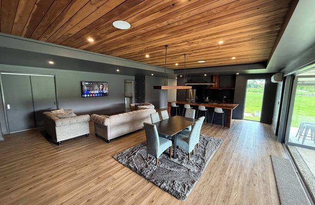 Spacious Rural Two Bedroom still close to town