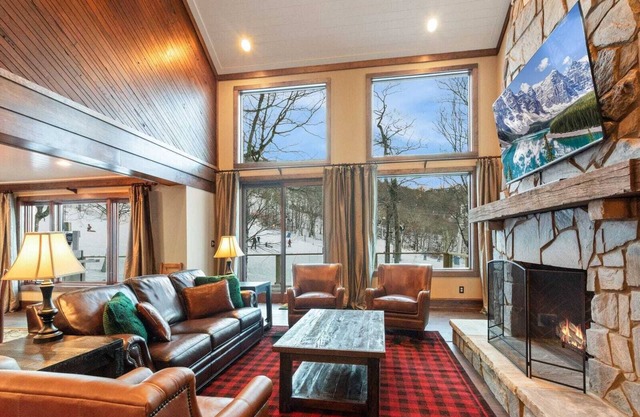 Spacious Ski-In/Ski-Out Chalet on Beech Mountain