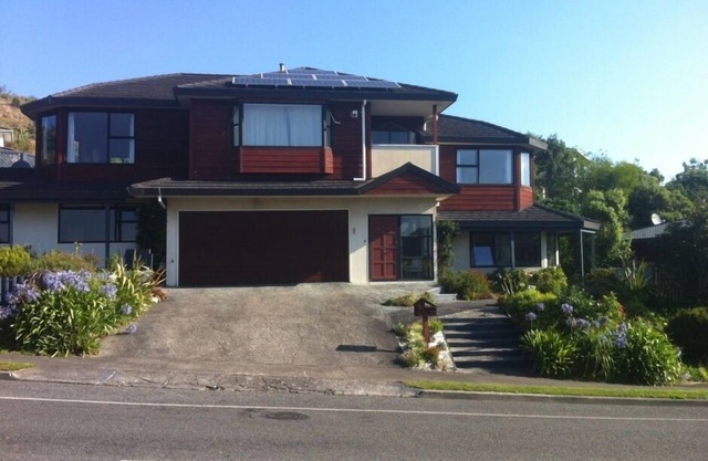 Spacious - Sleeps 5 plus baby and pets. Wonderful Views.