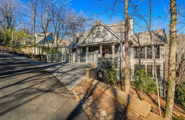 SPACIOUS SPECTACULAR BIG CANOE HOME OVER STREAM. WATERFALLS, TRAIL Mountain VIEW