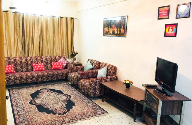 Spacious, sunny, 3 bedroom apartment in the heart of the city