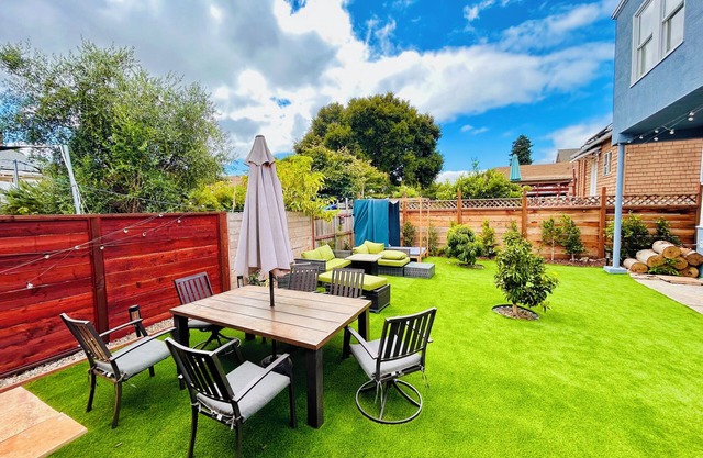 Spacious Temescal Home near UC-Berkeley with Firepit Patio & Outdoor Dining