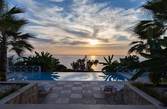 Spacious unique luxury villa in idyllic location.