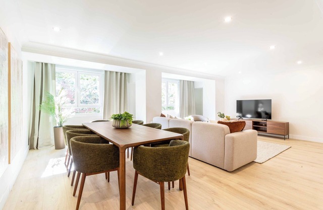 Spacious Urban Elegance in Plaza Castilla