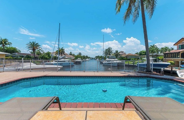 Spacious house walking distance to the beach