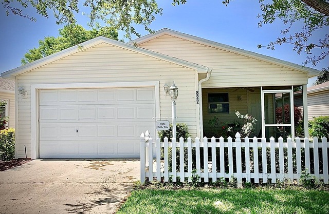 SPACIOUS VILLA WITH GOLF CART CLOSE TO LAKE SUMTER LANDING NO EXTRA GUEST FEES !