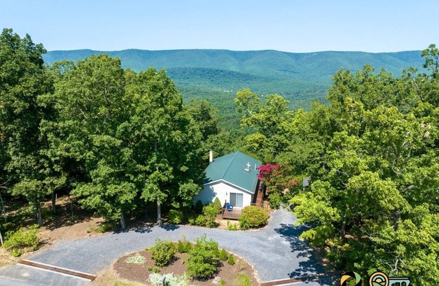 Sparkling Bear Lodge | Epic views! | Touch the stars