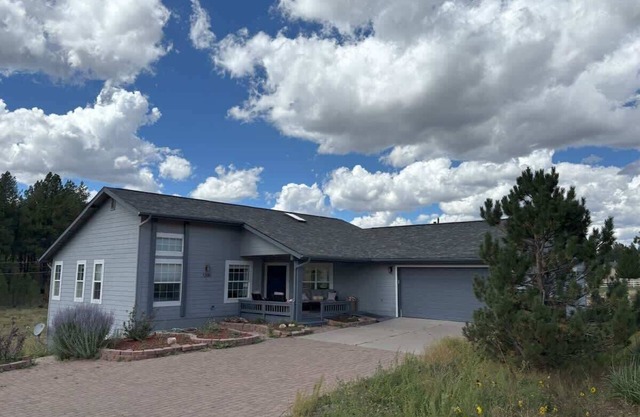 Sparrow Nest Hideaway 5BR Home with Hot Tub