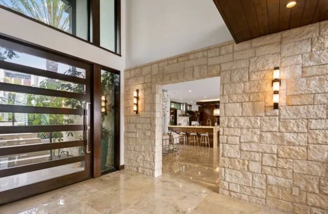 Special! Ocean Views from Upscale 6 bedroom Luxe Home.