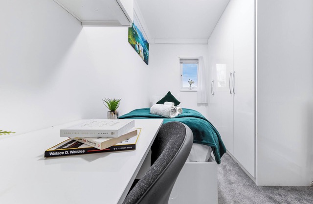 Specious 4 bedroom home/Garden/Free Private Parking/Near Central London!