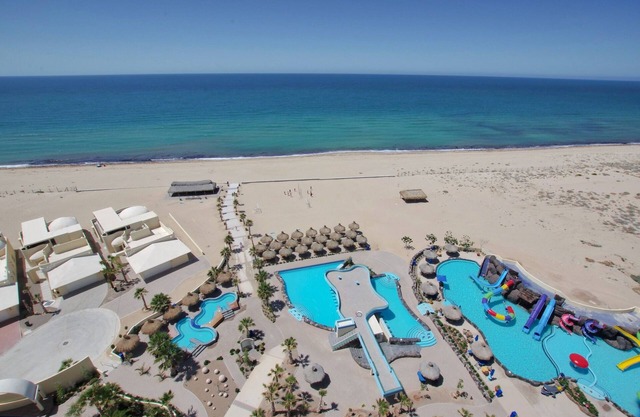 Spectacular 4 Bedroom Condo C31209