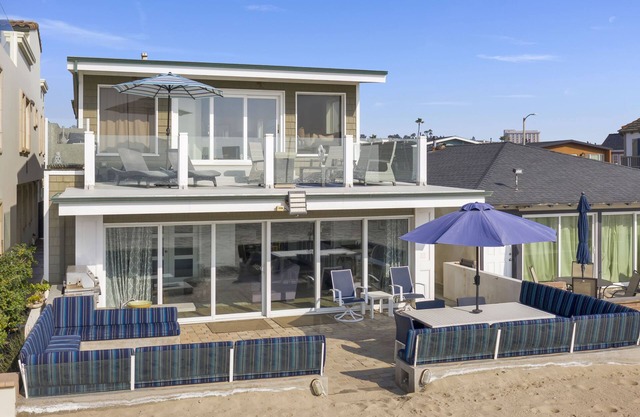 Spectacular Beachfront Luxury Lower Unit - Patio on the Sand