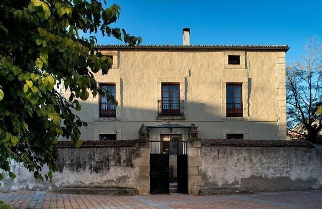 Spectacular Historic House Pharmacist's House for 12 people