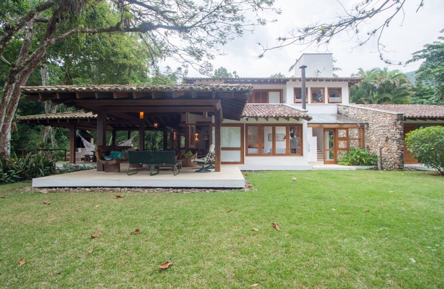 Spectacular house, Foot in the sand, on the best exclusive condominium lot