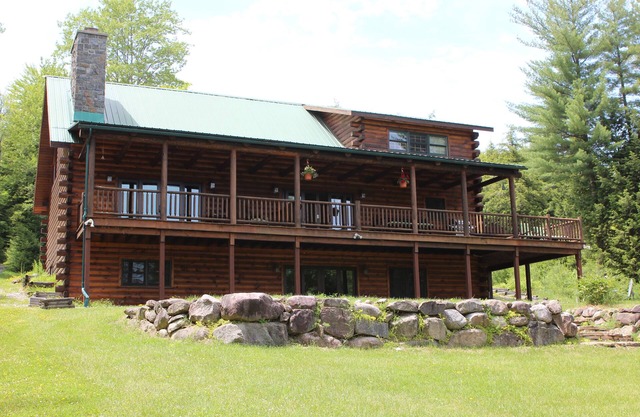 Spectacular Lakefront Cabin on 12 acres on Friends Lake