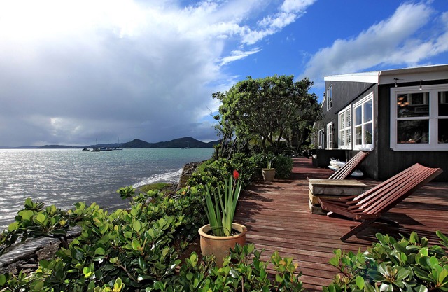 Spectacular location! Full house in unbeatable seaside sun-drenched location