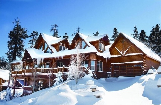 Spectacular Mountain Lodge To Fit All