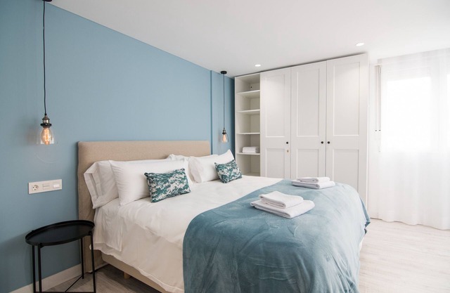 Spectacular newly renovated apartment in Granada, Caleta area.