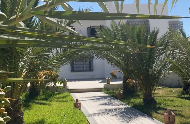 Spectacular Tunisian Villa w/pool- 5 min walk from the beach, Palm Cafe, Casino