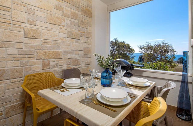 Spend a wonderful vacation in this beautiful apartment near the beach.