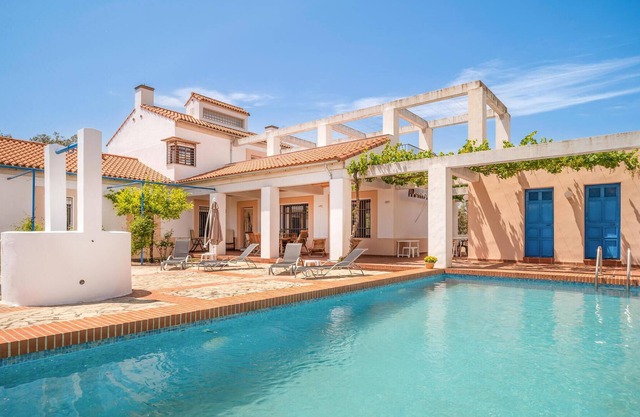 Spend the vacation in this inviting cottage in a beautiful location.