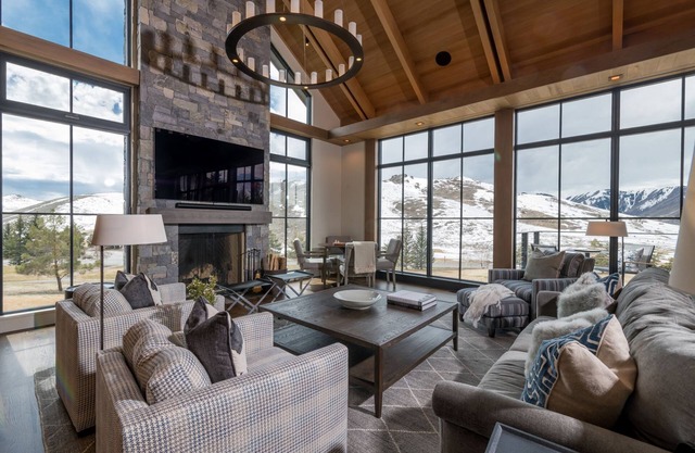 Spend Winter in Sun Valley! Mountain Home with Private Hot Tub and Fire Pit