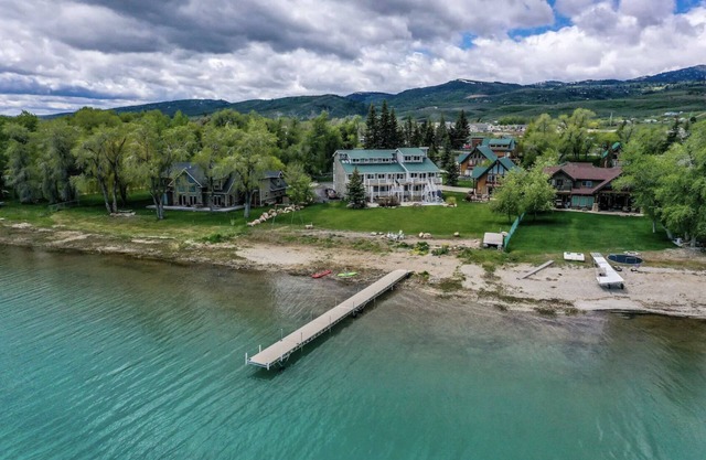 Spinnaker Point Dr - Unbeatable BEACH FRONT property for a large group!