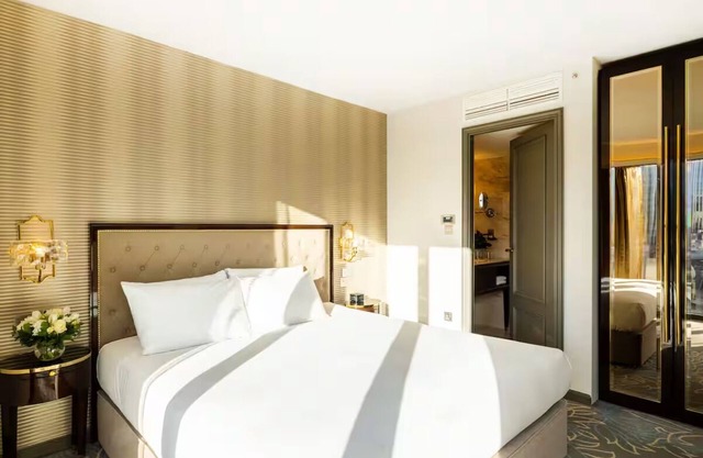 Spitel Fyeld Junior Suite at Hotel Saint—East End London Views!