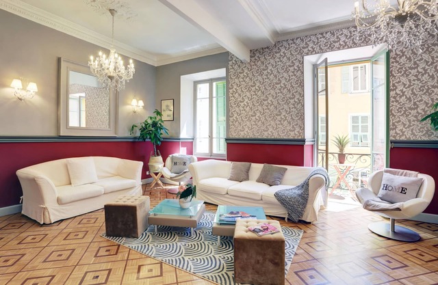SPLENDID, 6 BEDROOMS, 12 PERS, BRAND NEW, PORT, CLIM, WIFI