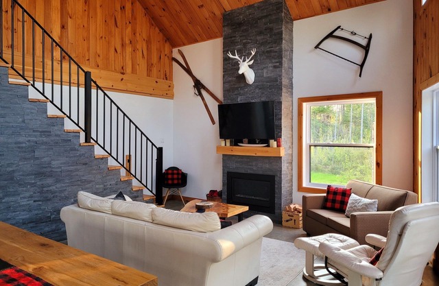 Splendid Family Chalet on the banks of the Mékinac River & SPA
